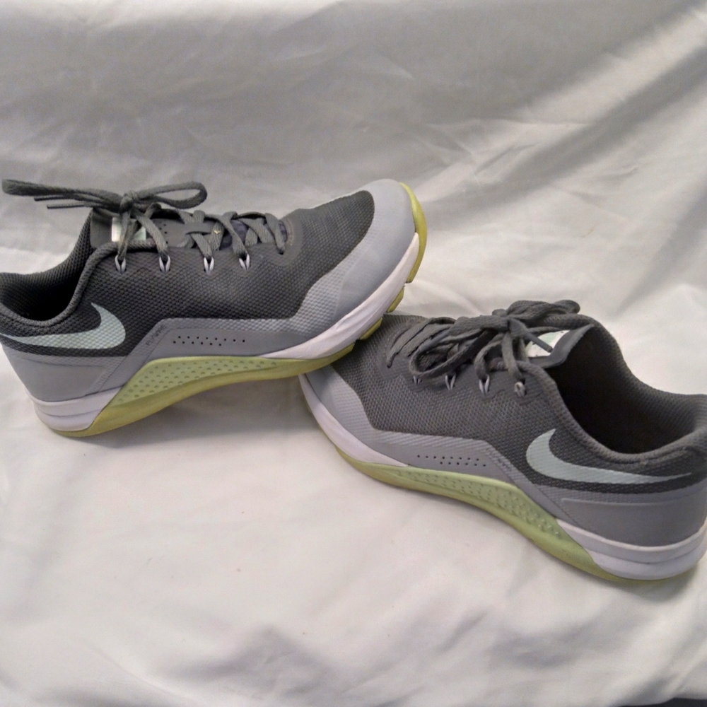Women's Nike Flywires